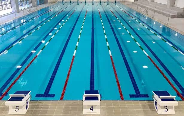 Yenimahalle Spor Kompleksi kapalı yüzme havuzu ve başlangıç blokları